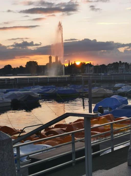 Wohnen Direkt Am Uferpark Mit Grossem Balkon Und Seeblick Friedrichshafen Bagian luar foto